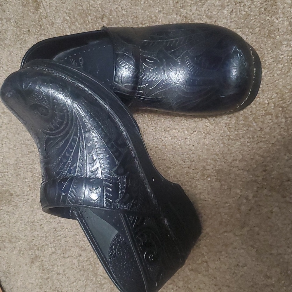 DANSKO professional clogs black leather tooled floral women’s 37 nurse shoes